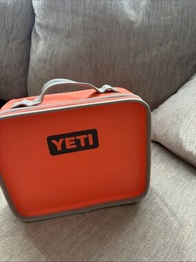 RARE YETI DAYTRIP CORAL LUNCHBOX